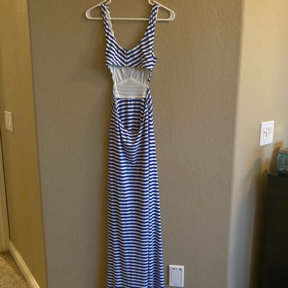 Ark & Co Dress with Cut out Back - Picture 2 of 3